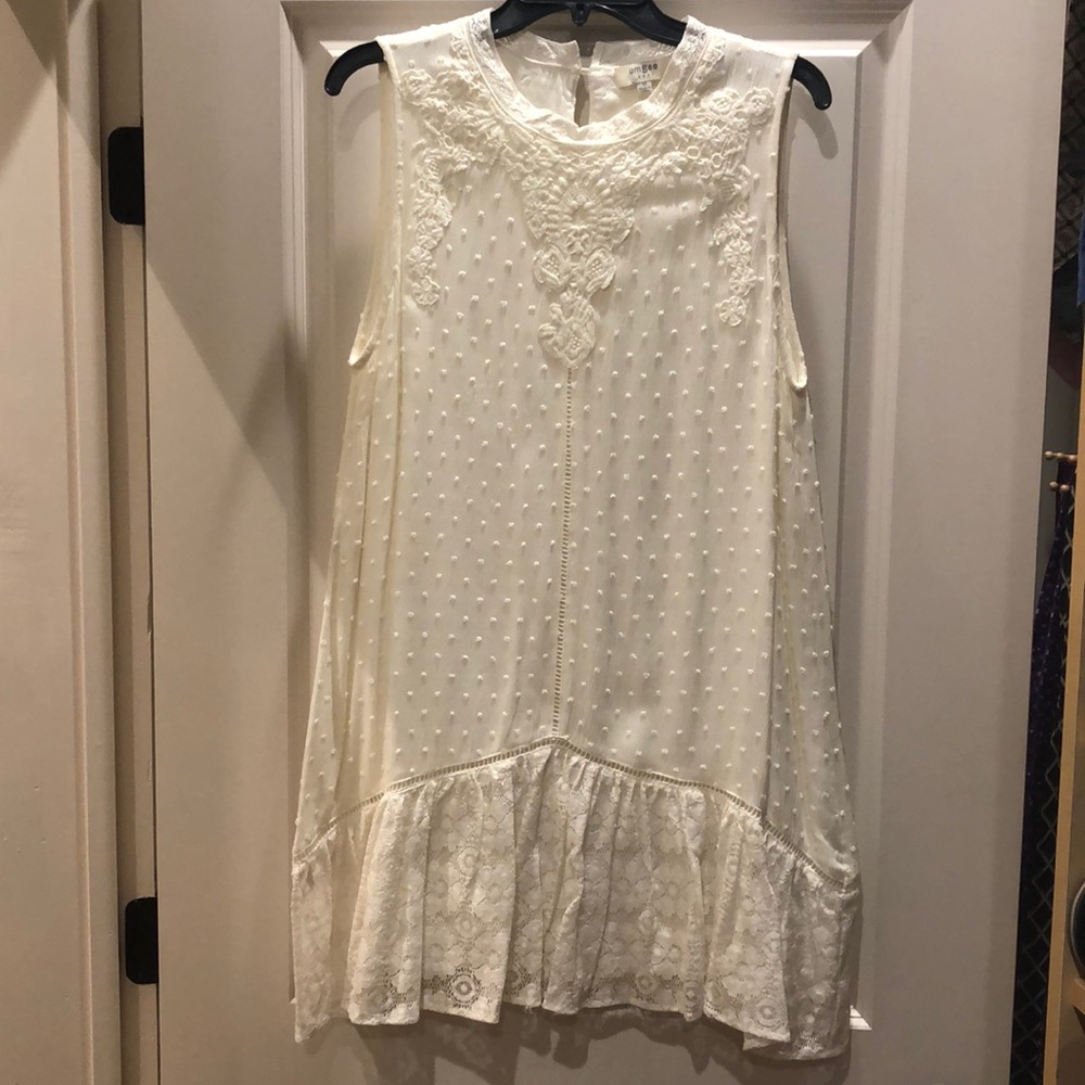 Ladies off white Summer ☀️ Dress!